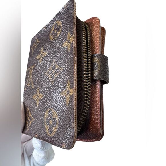 Louis Vuitton Monogram Compact Wallet - Picture 10 of 12